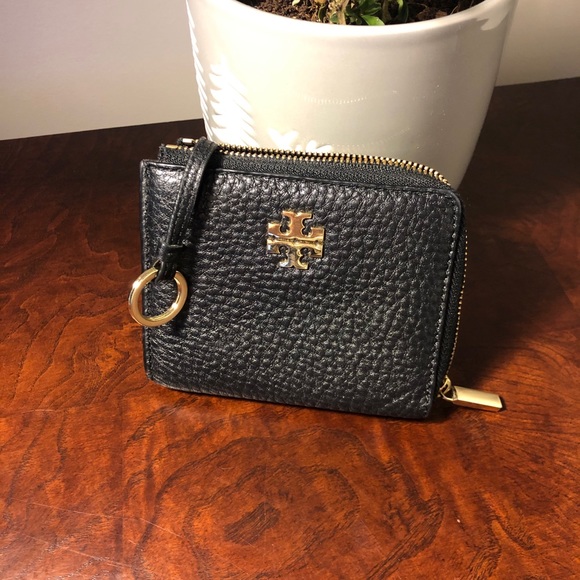 Tory Burch Handbags - Tory Burch Carter Coin Case Wallet